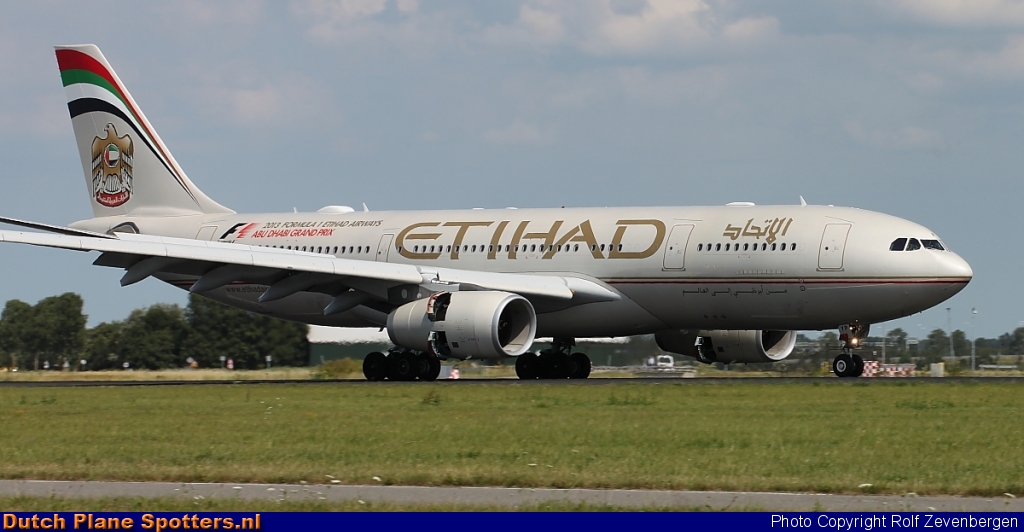 A6-EYP Airbus A330-200 Etihad by Rolf Zevenbergen