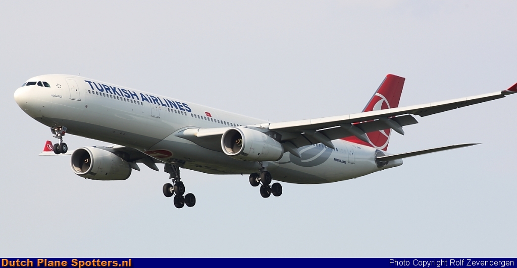TC-JNO Airbus A330-300 Turkish Airlines by Rolf Zevenbergen