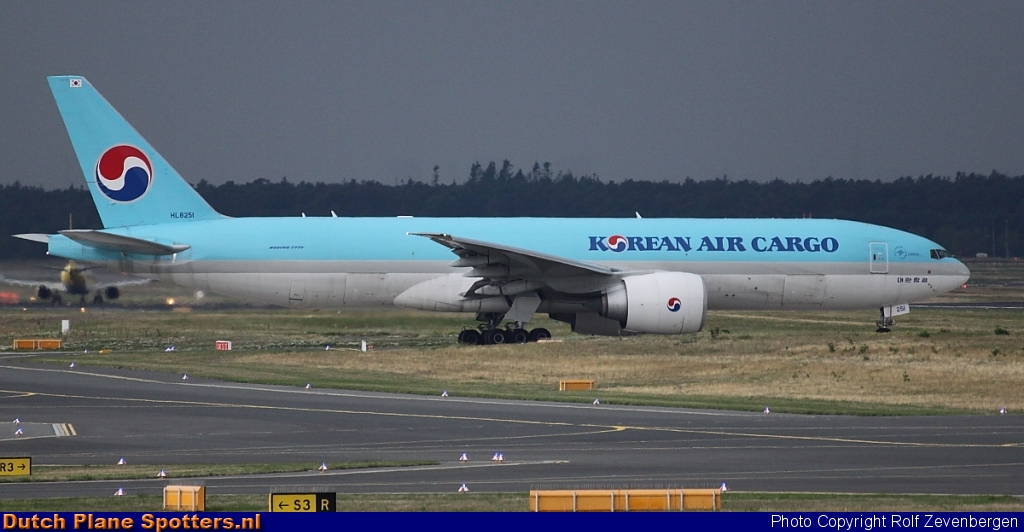 HL8251 Boeing 777-F Korean Air Cargo by Rolf Zevenbergen