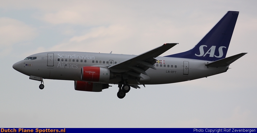LN-RPT Boeing 737-600 SAS Scandinavian Airlines by Rolf Zevenbergen