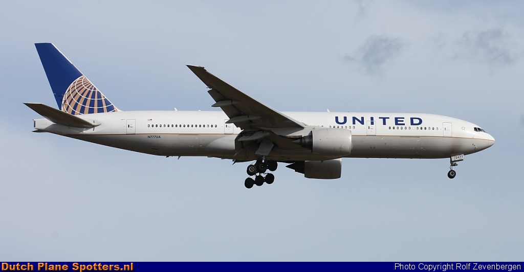 N777UA Boeing 777-200 United Airlines by Rolf Zevenbergen
