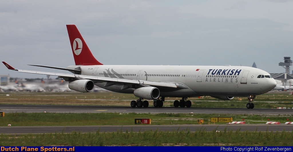 TC-JDK Airbus A340-300 Turkish Airlines by Rolf Zevenbergen