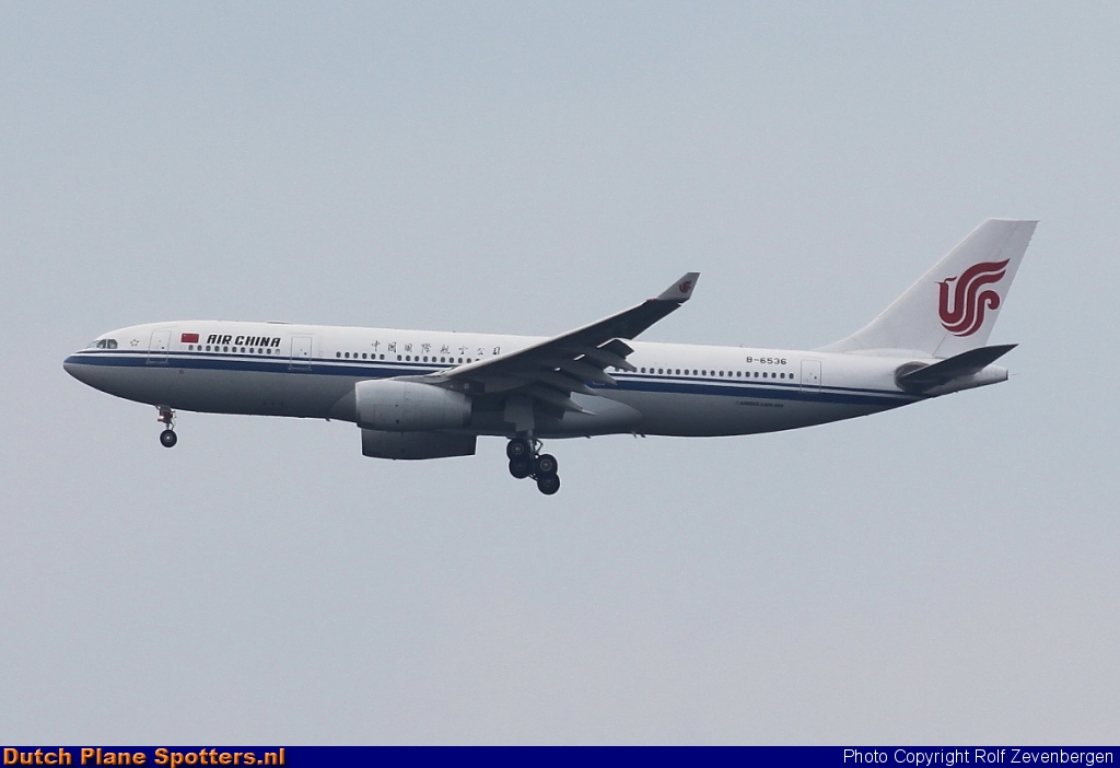 B-6536 Airbus A330-200 Air China by Rolf Zevenbergen