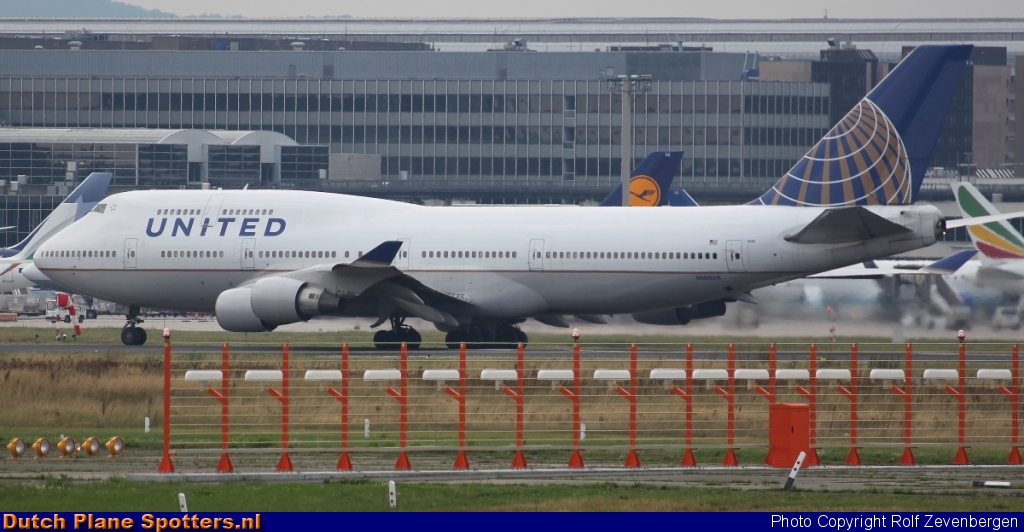 N180UA Boeing 747-400 United Airlines by Rolf Zevenbergen