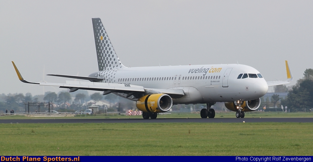 EC-LUO Airbus A320 Vueling.com by Rolf Zevenbergen