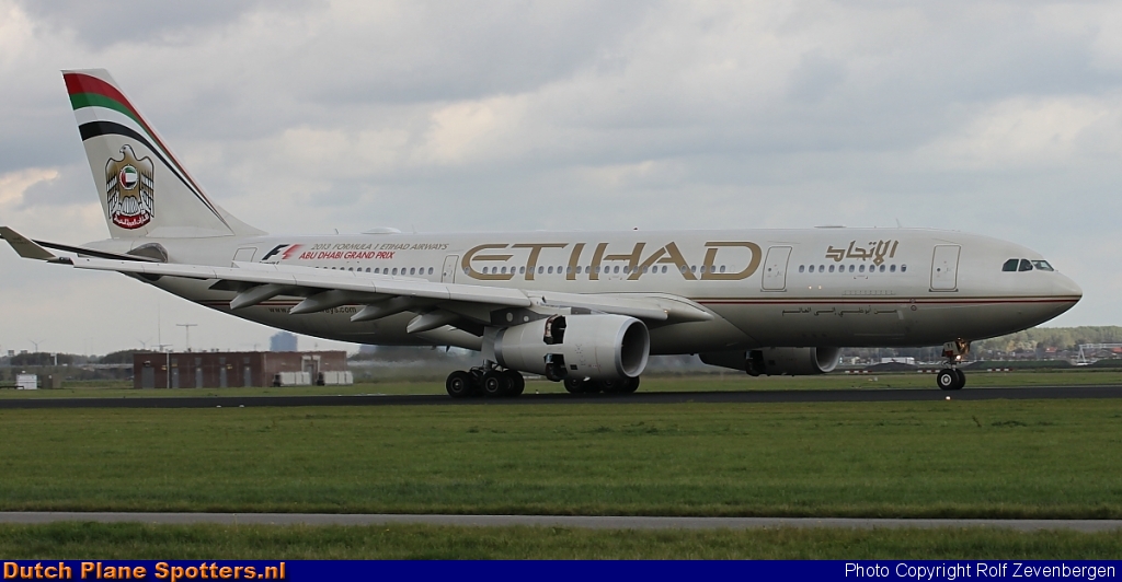 A6-EYI Airbus A330-200 Etihad by Rolf Zevenbergen