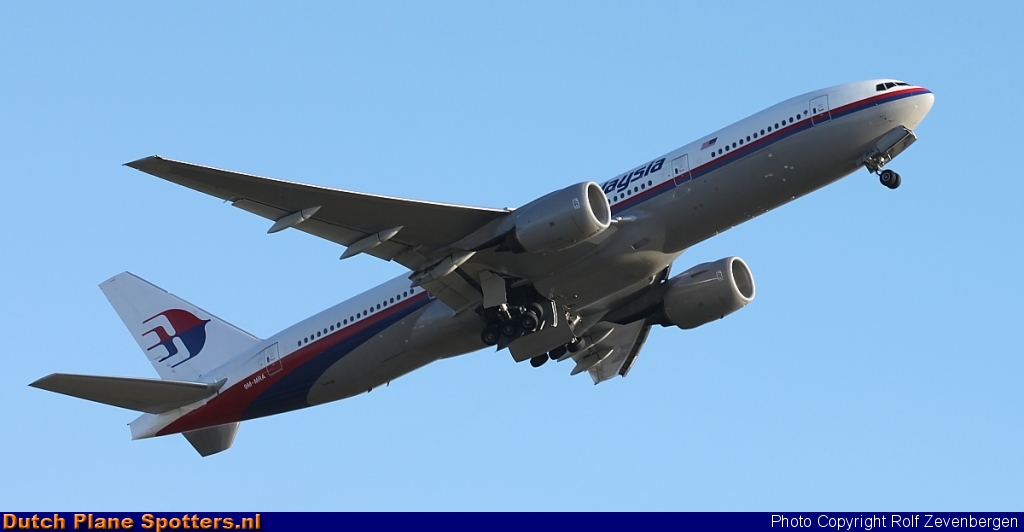9M-MRA Boeing 777-200 Malaysia Airlines by Rolf Zevenbergen