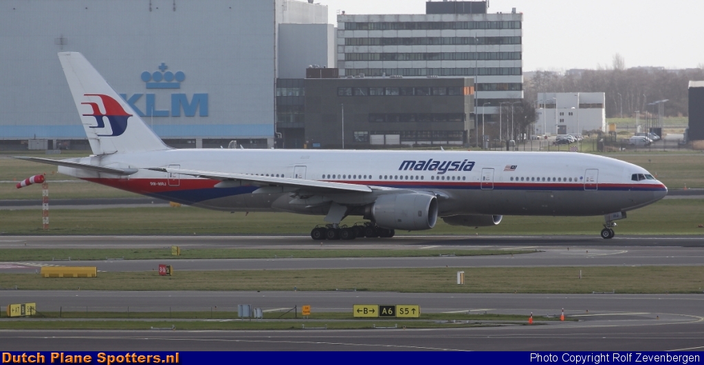 9M-MRJ Boeing 777-200 Malaysia Airlines by Rolf Zevenbergen