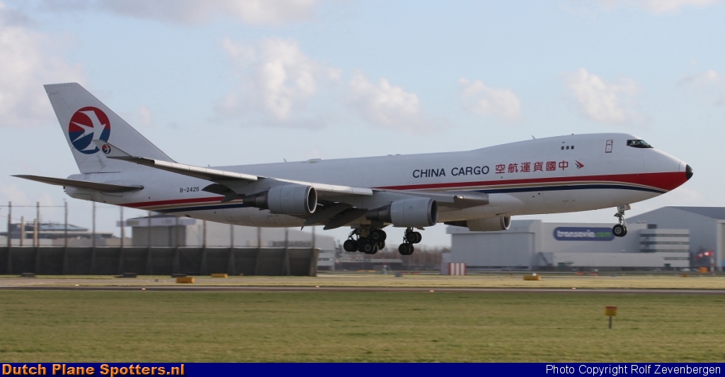 B-2425 Boeing 747-400 China Cargo Airlines by Rolf Zevenbergen