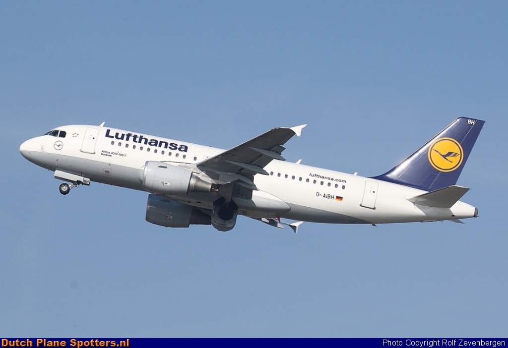 D-AIBH Airbus A319 Lufthansa by Rolf Zevenbergen