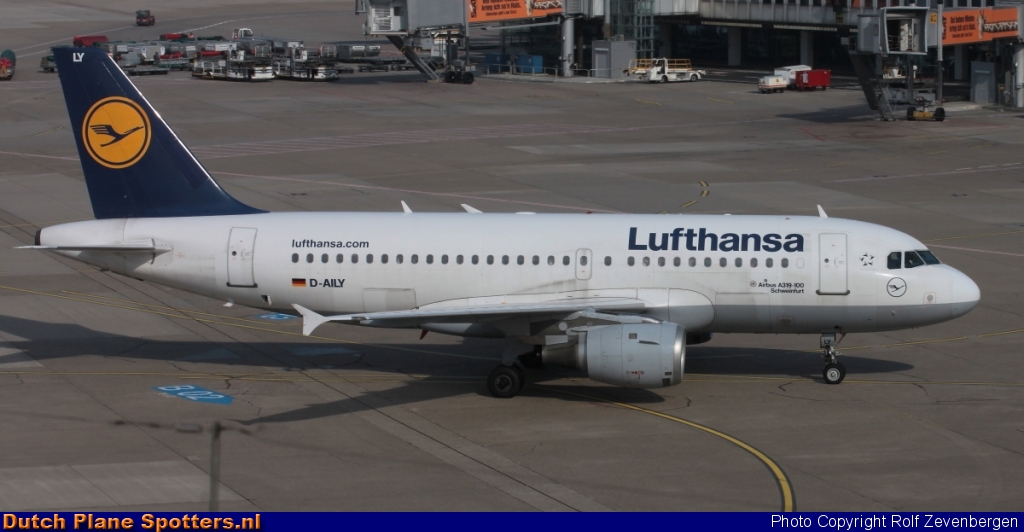 D-AILY Airbus A319 Lufthansa by Rolf Zevenbergen