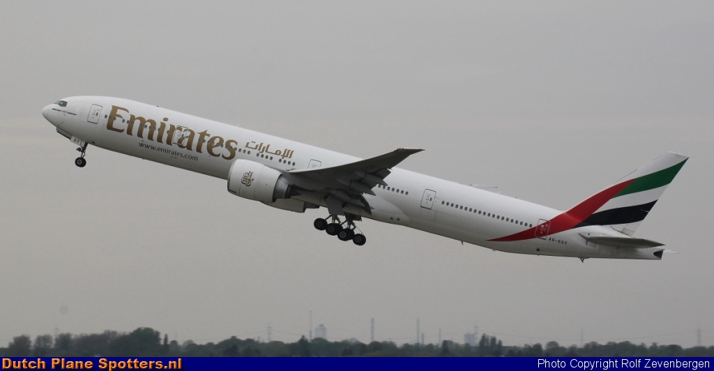A6-EGY Boeing 777-300 Emirates by Rolf Zevenbergen