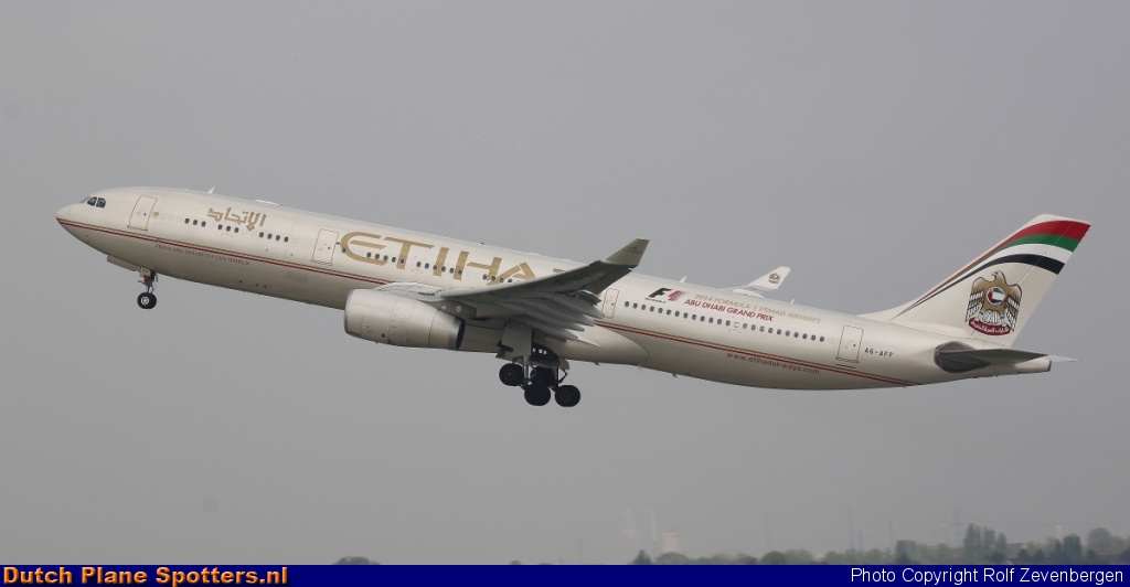 A6-AFF Airbus A330-300 Etihad by Rolf Zevenbergen
