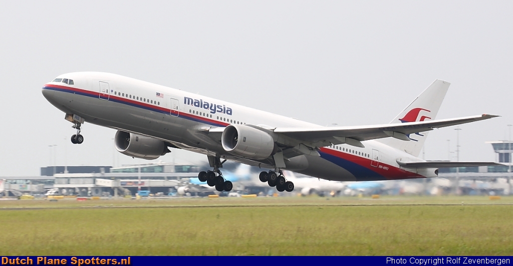 9M-MRQ Boeing 777-200 Malaysia Airlines by Rolf Zevenbergen