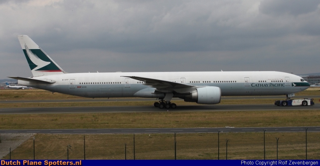 B-KPP Boeing 777-300 Cathay Pacific by Rolf Zevenbergen