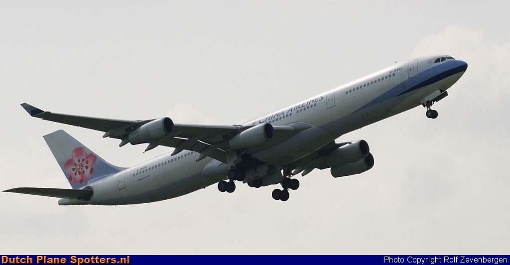 B-18802 Airbus A340-300 China Airlines by Rolf Zevenbergen
