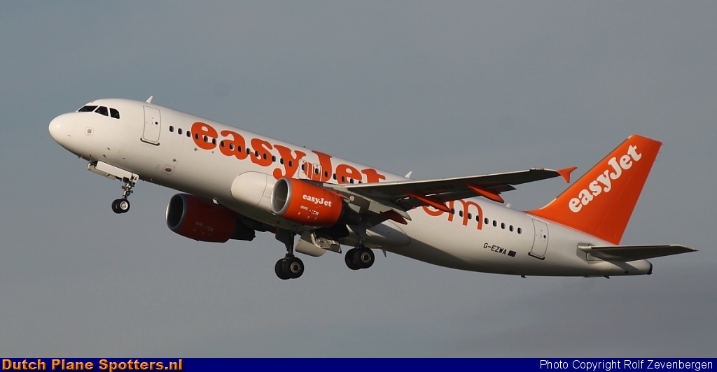 G-EZWA Airbus A320 easyJet by Rolf Zevenbergen