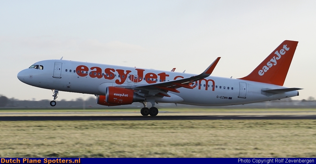 G-EZWN Airbus A320 easyJet by Rolf Zevenbergen