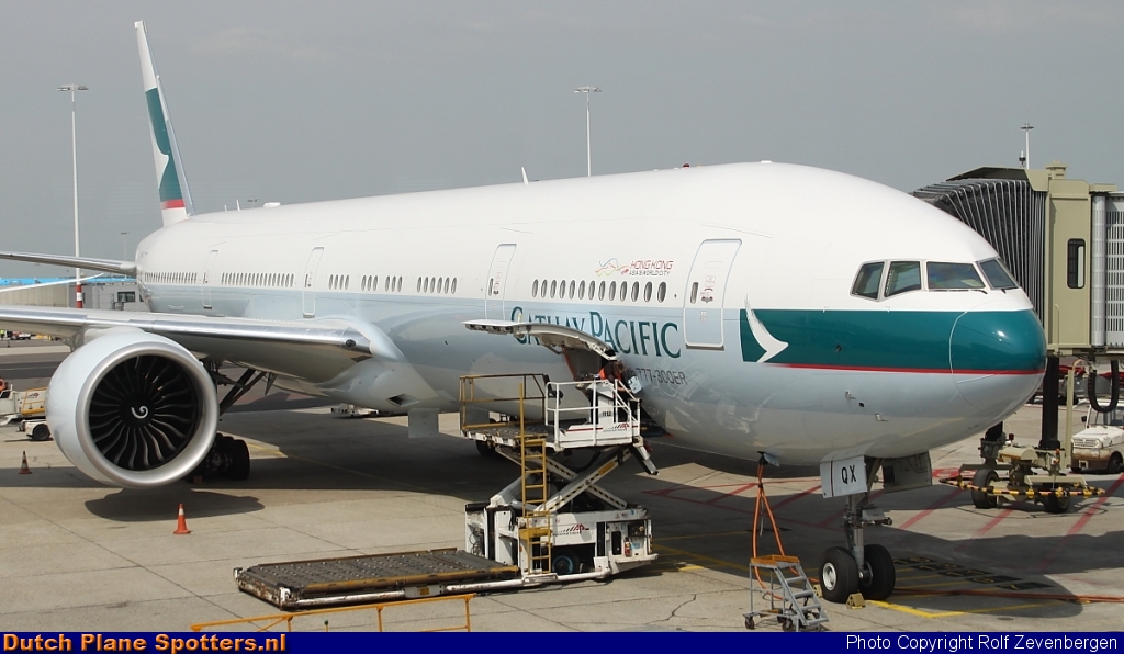 B-HQX Boeing 777-300 Cathay Pacific by Rolf Zevenbergen