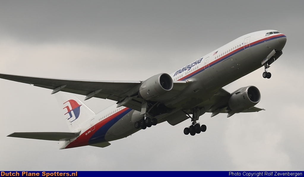 9M-MRN Boeing 777-200 Malaysia Airlines by Rolf Zevenbergen
