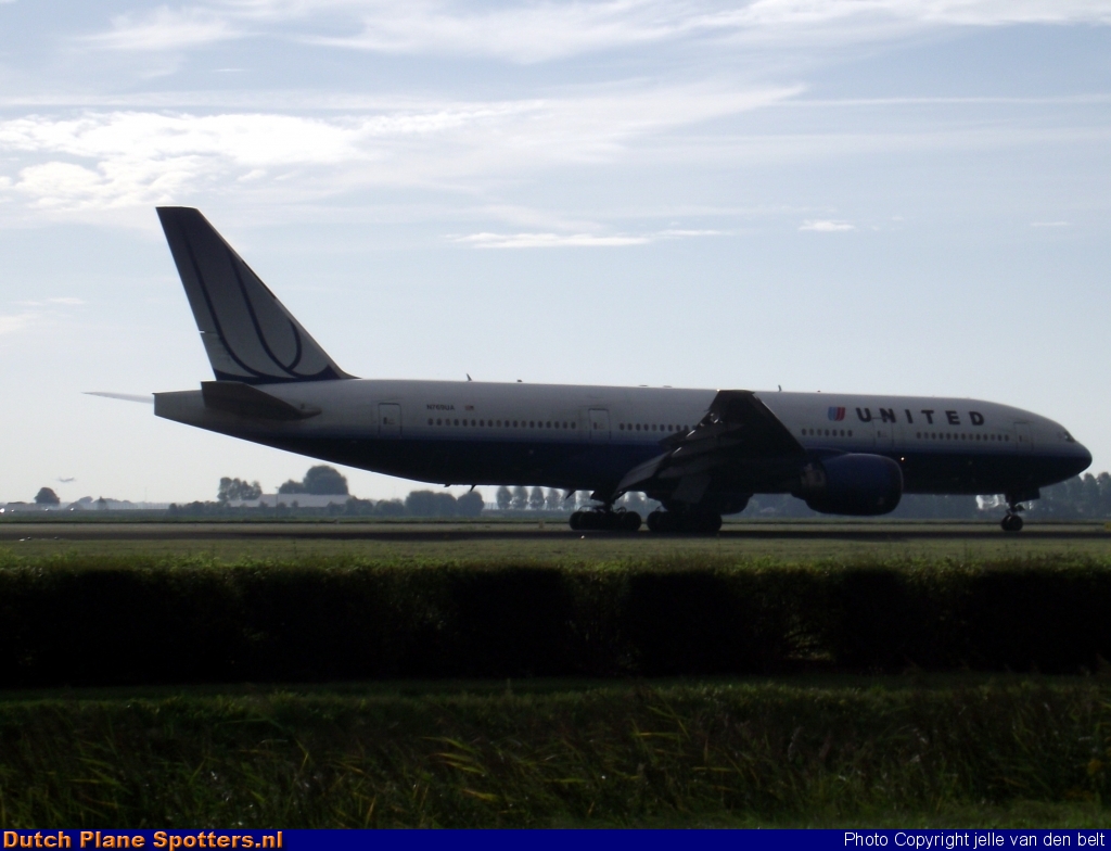 N769UA Boeing 777-200 United Airlines by Jelle van den Belt