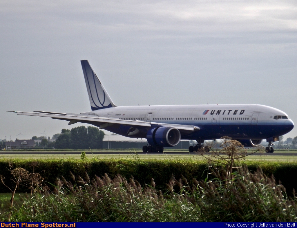 N769UA Boeing 777-300 United Airlines by Jelle van den Belt
