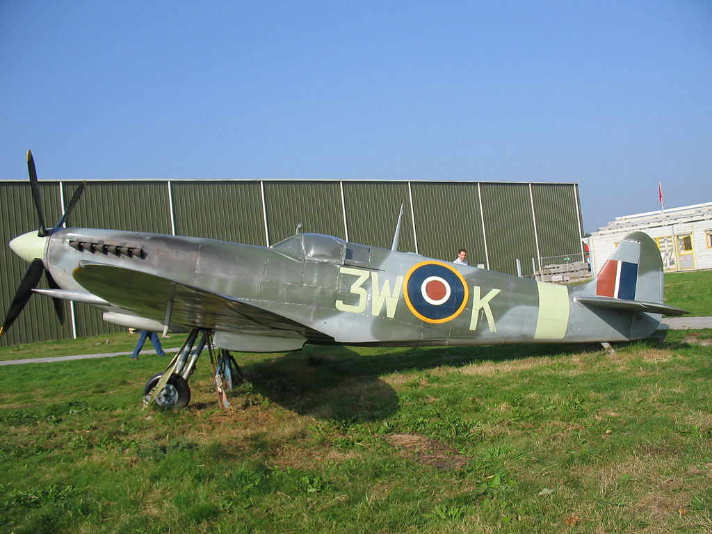 3W-K Supermarine Spitfire MIL - British Royal Air Force by joost