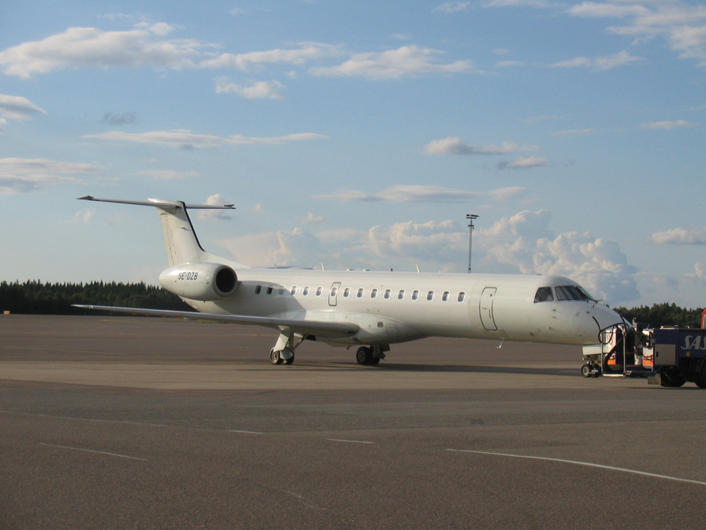 SE-DZB Embraer 145 City Airline by joost