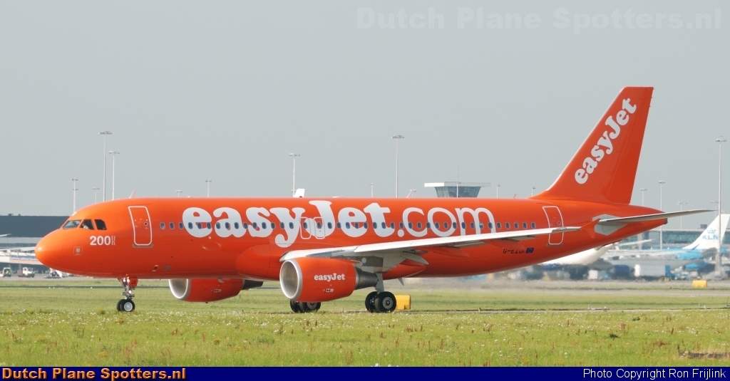 G-EZUI Airbus A320 easyJet by Ron Frijlink
