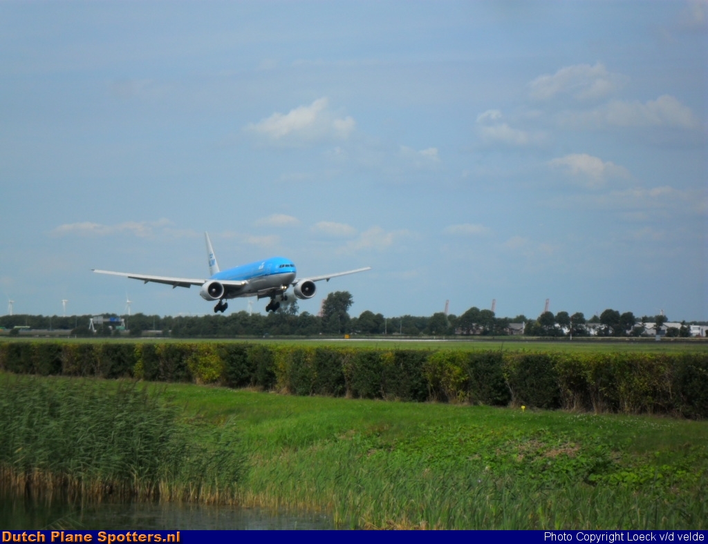  Boeing 777-200 KLM Royal Dutch Airlines by Loeck V/d Velde