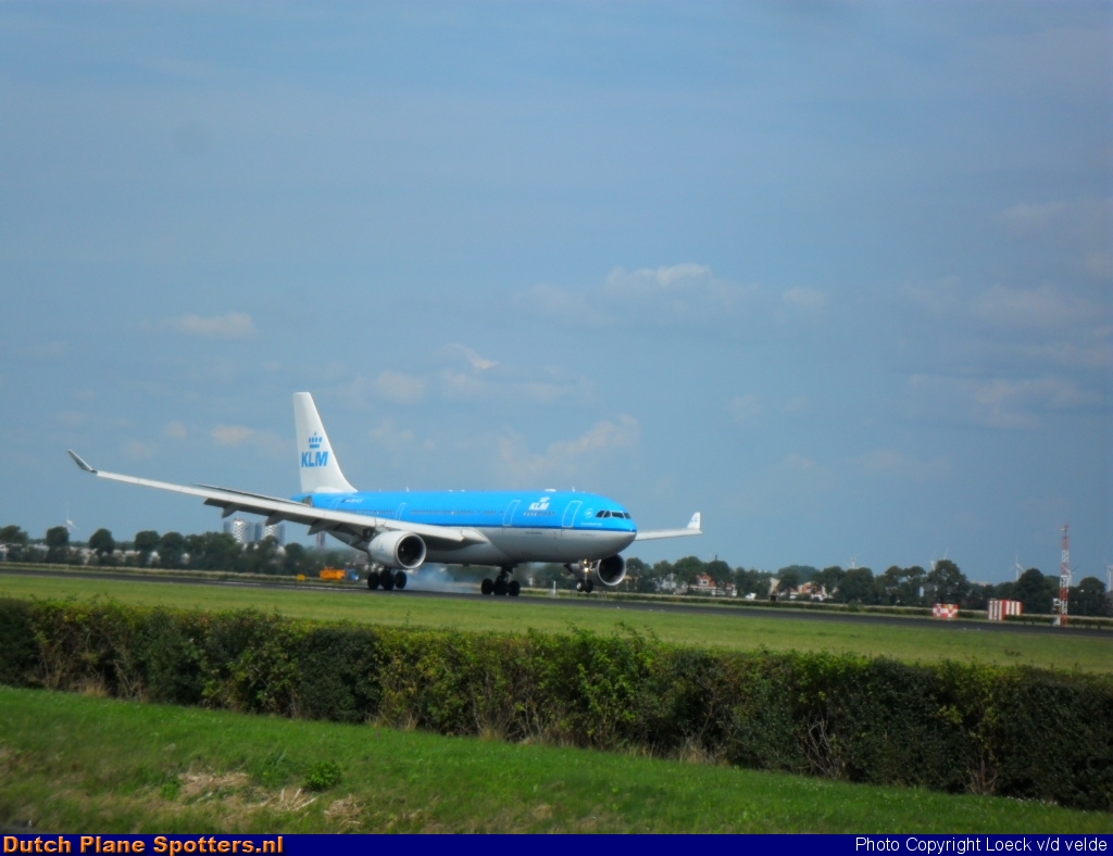 PH-AOC Airbus A330-200 KLM Royal Dutch Airlines by Loeck V/d Velde