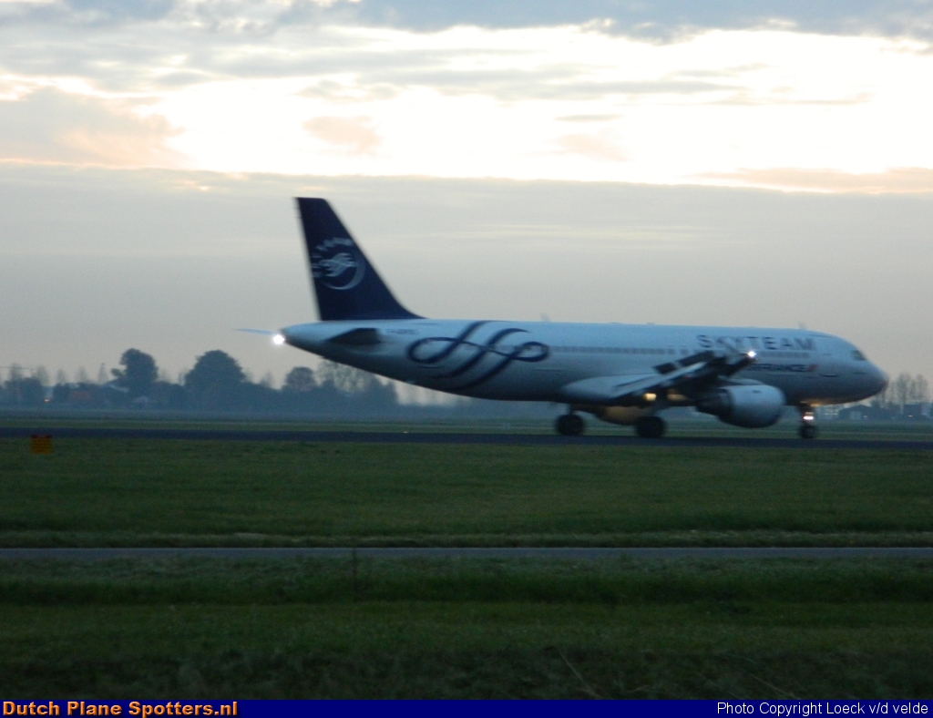 F-GFKS Airbus A320 Air France by Loeck V/d Velde