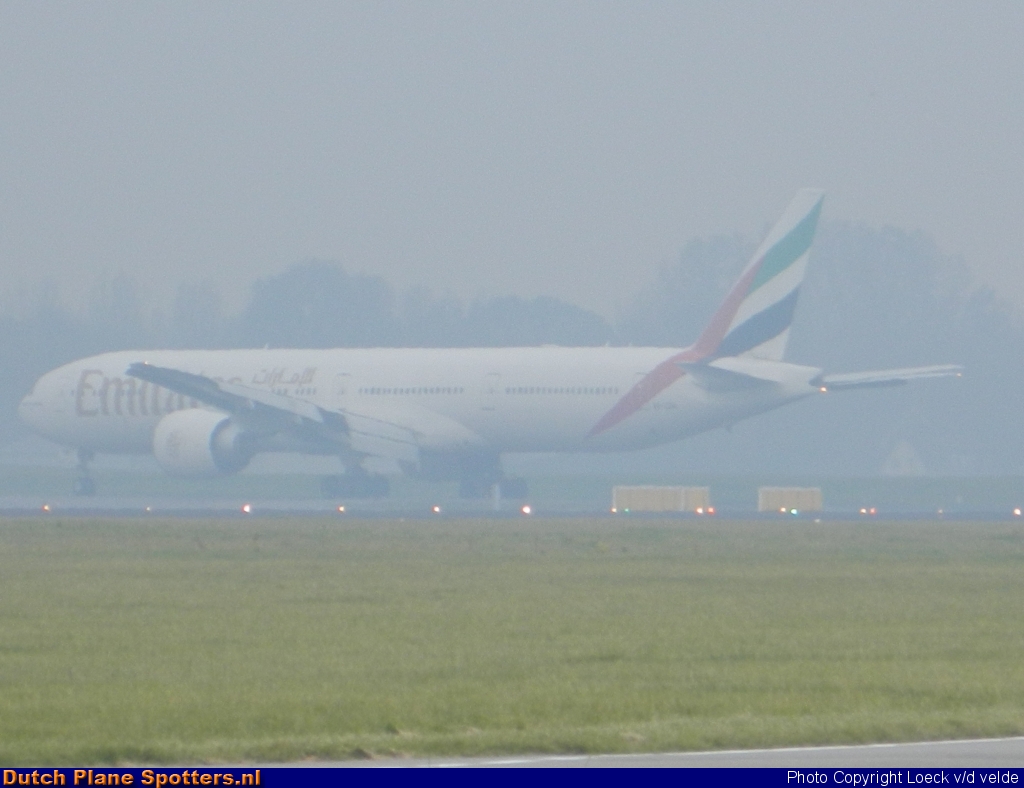 A6-EBR Boeing 777-300 Emirates by Loeck V/d Velde