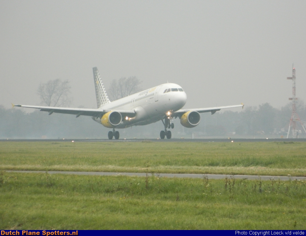  Airbus A320 Vueling.com by Loeck V/d Velde