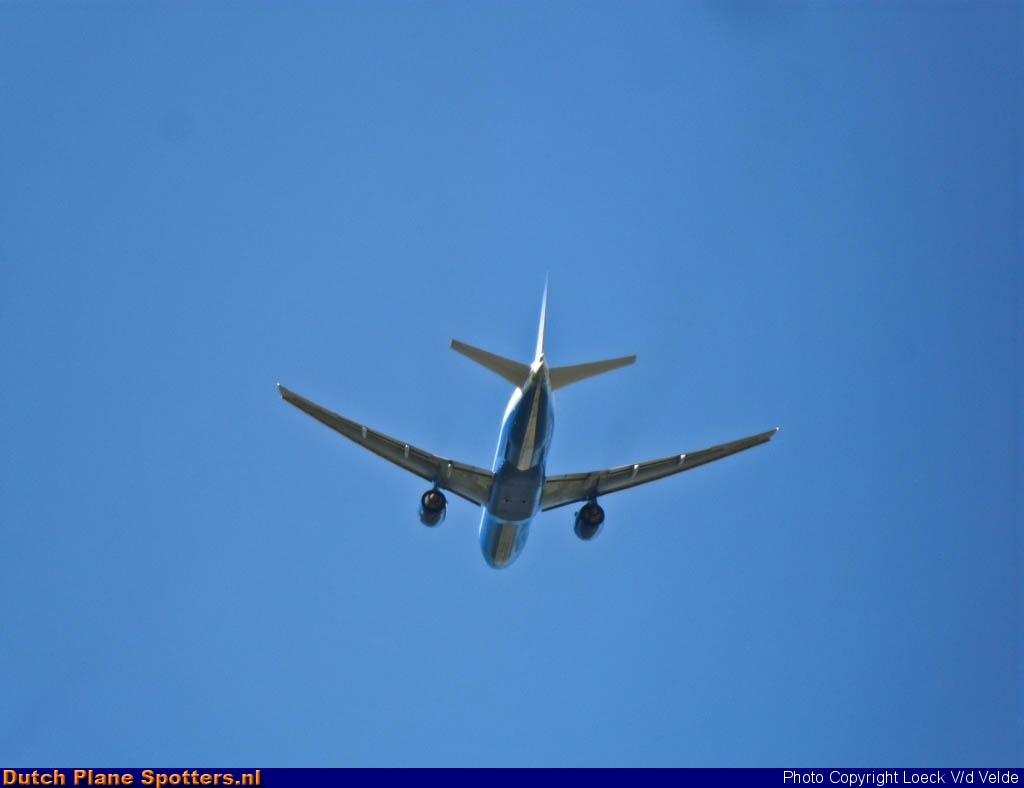  Boeing 777-200 United Airlines by Loeck V/d Velde