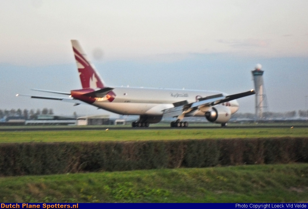  Boeing 777-200 Qatar Airways Cargo by Loeck V/d Velde