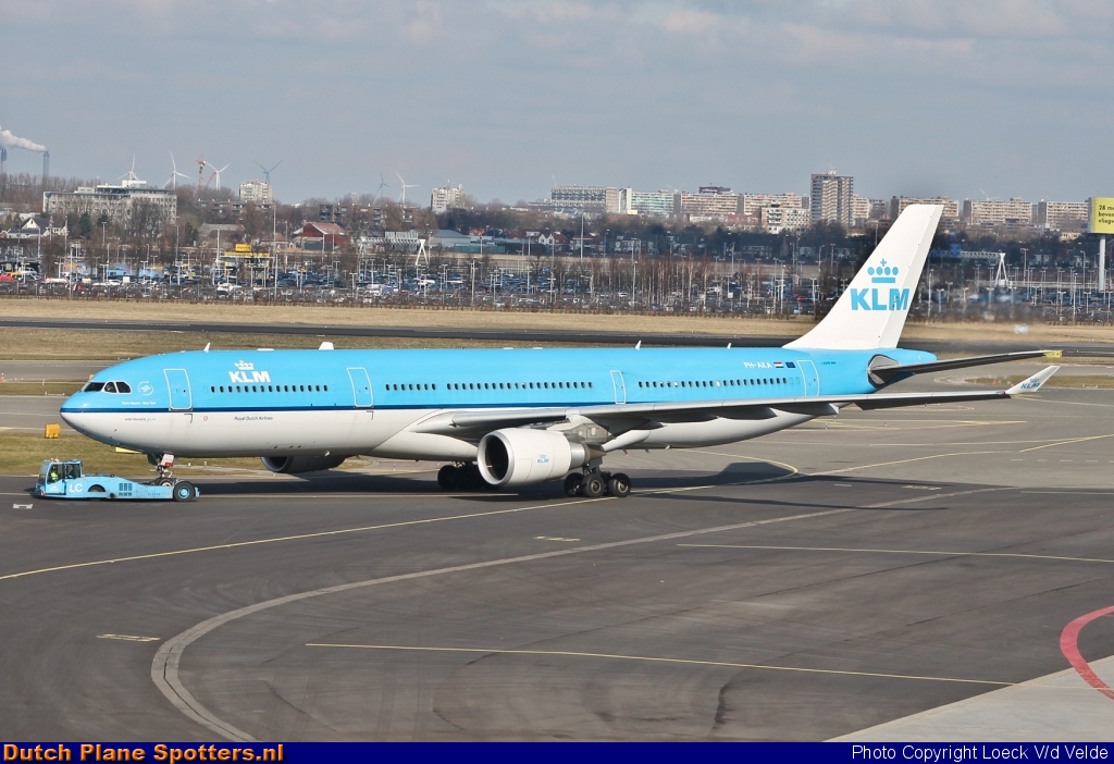 PH-AKA Airbus A330-300 KLM Royal Dutch Airlines by Loeck V/d Velde