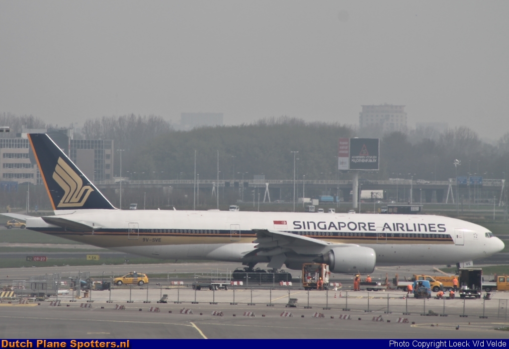 9V-SVE Boeing 777-200 Singapore Airlines by Loeck V/d Velde