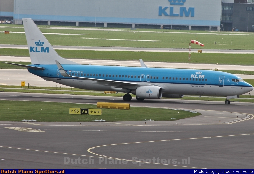 PH-BXW Boeing 737-800 KLM Royal Dutch Airlines by Loeck V/d Velde