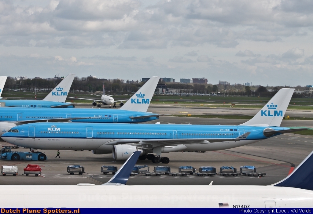 PH-AKB Airbus A330-300 KLM Royal Dutch Airlines by Loeck V/d Velde