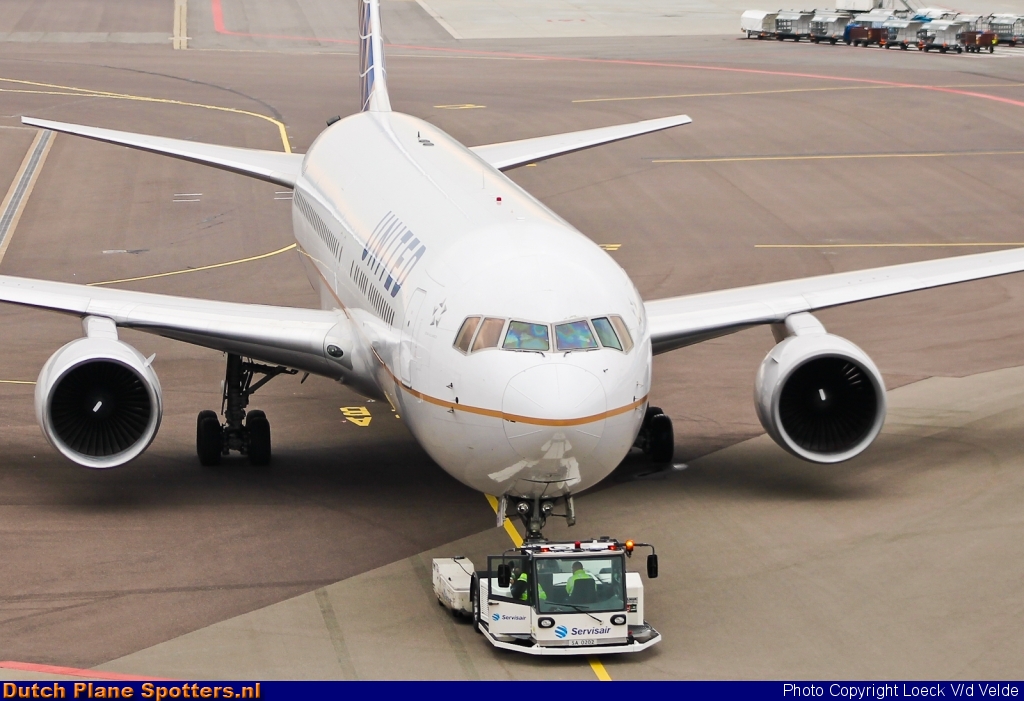  Boeing 767-300 United Airlines by Loeck V/d Velde