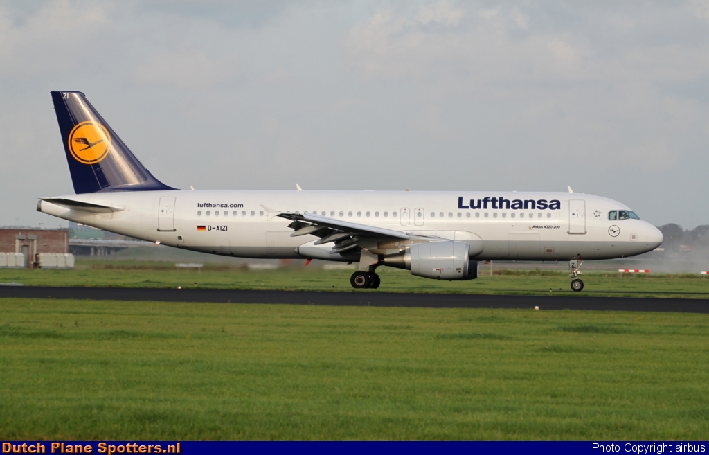 D-AIZI Airbus A320 Lufthansa by airbus
