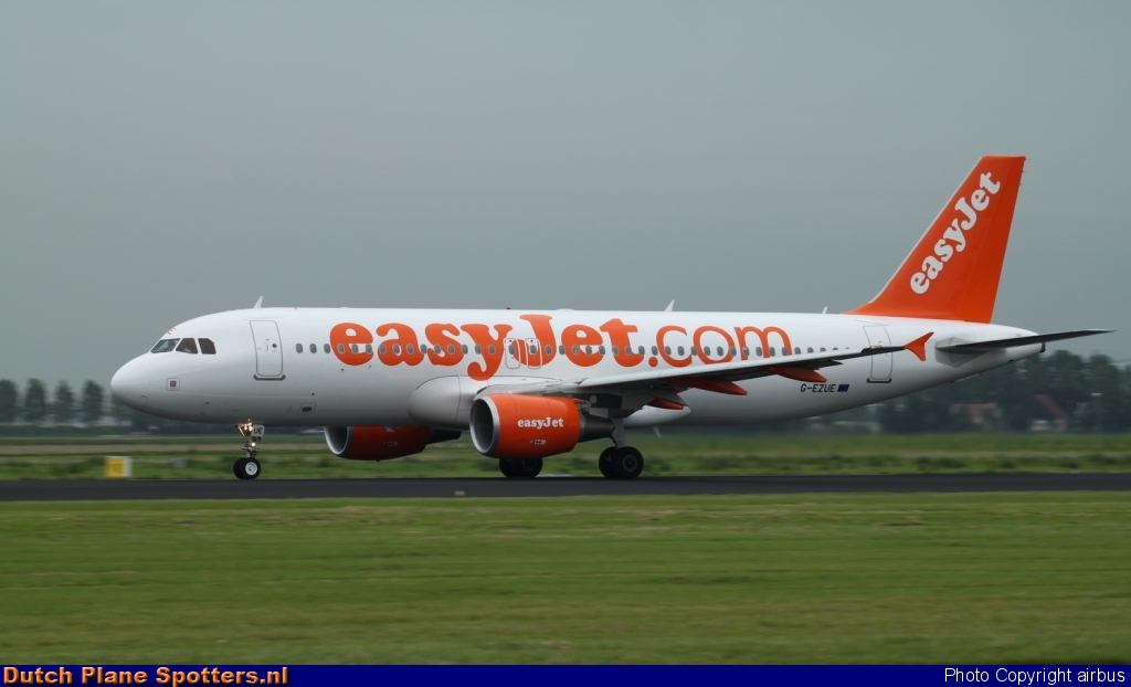 G-EZUE Airbus A320 easyJet by airbus