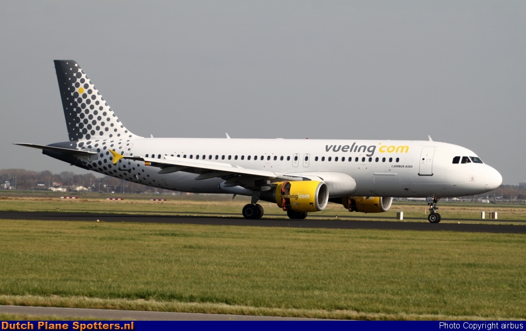 EC-LKH Airbus A320 Vueling.com by airbus
