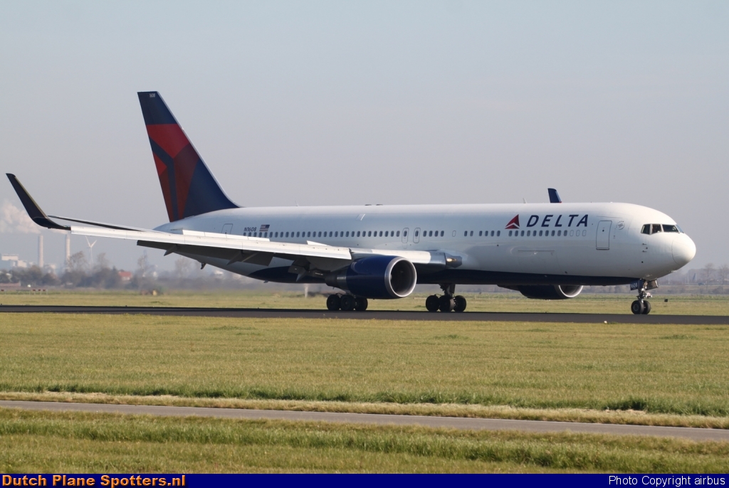 N1608 Boeing 767-300 Delta Airlines by airbus