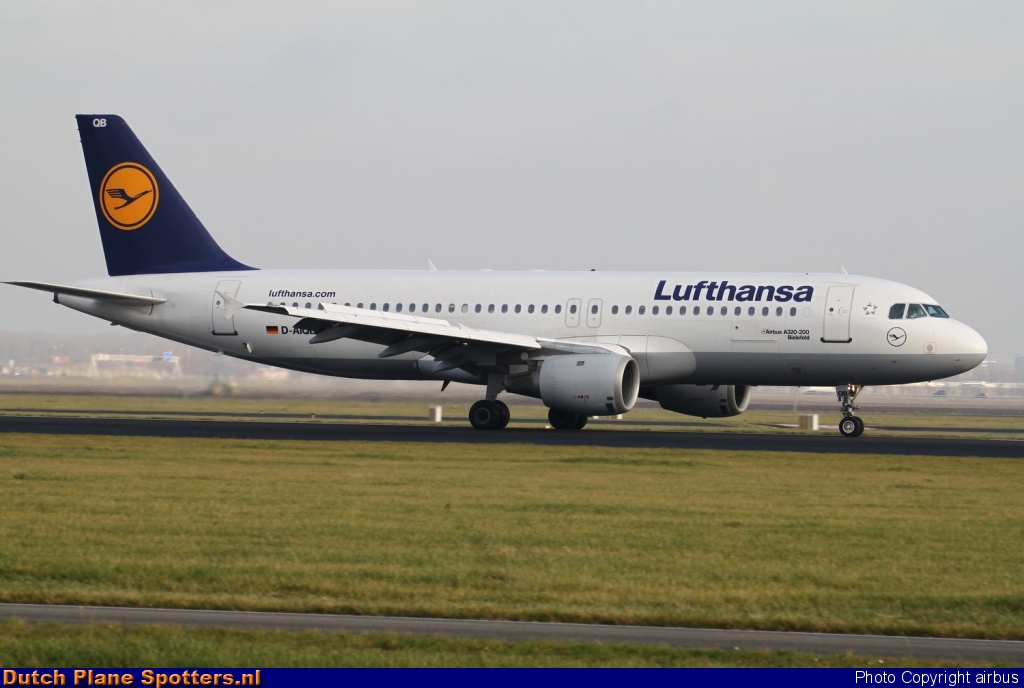 D-AIQB Airbus A320 Lufthansa by airbus