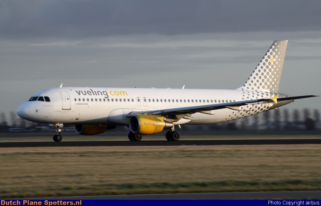 EC-JFF Airbus A320 Vueling.com by airbus