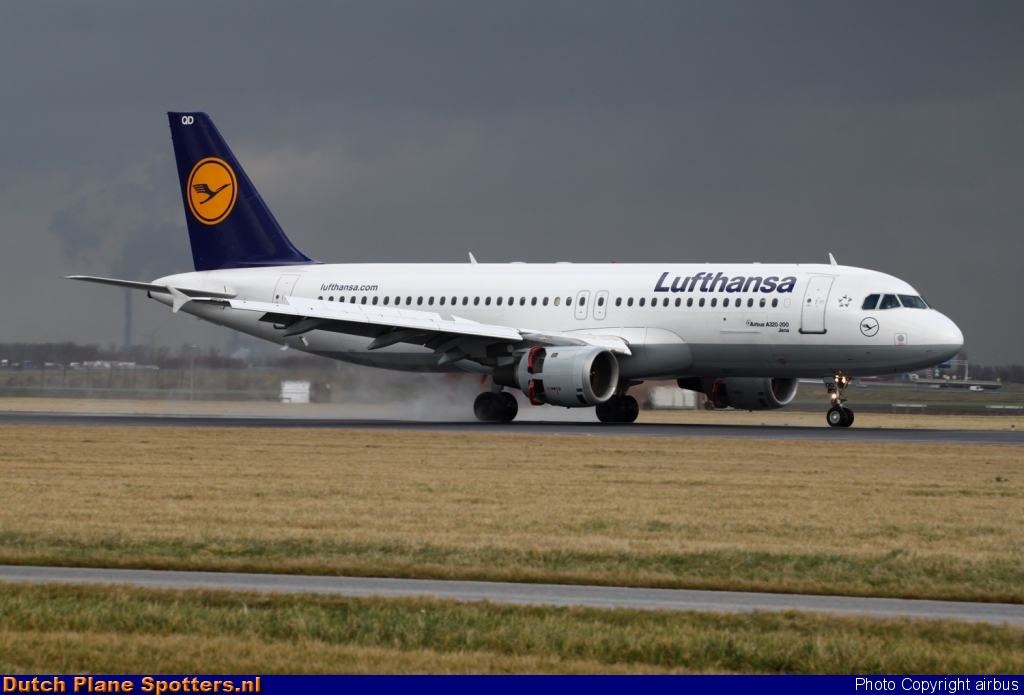 D-AIQD Airbus A320 Lufthansa by airbus
