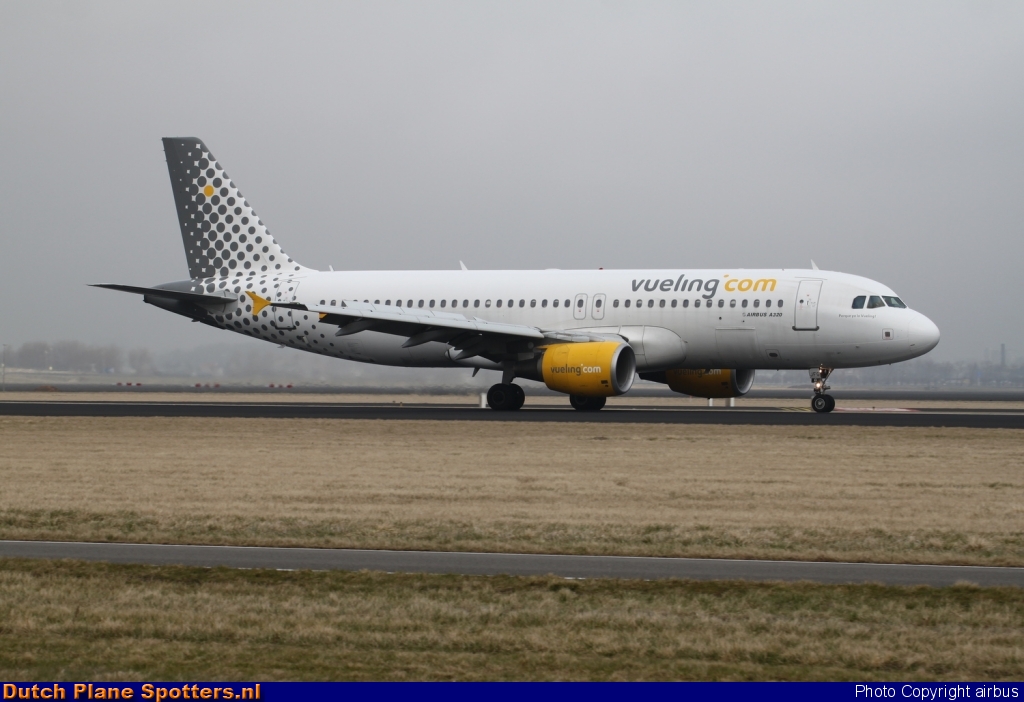 EC-JFG Airbus A320 Vueling.com by airbus