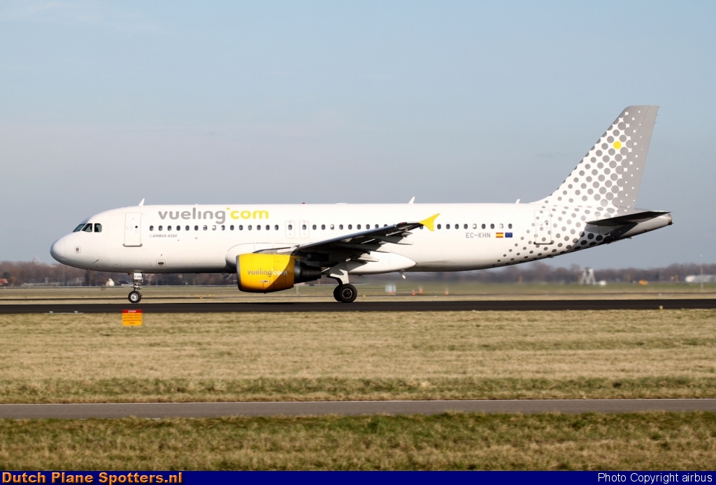 EC-KHN Airbus A320 Vueling.com by airbus